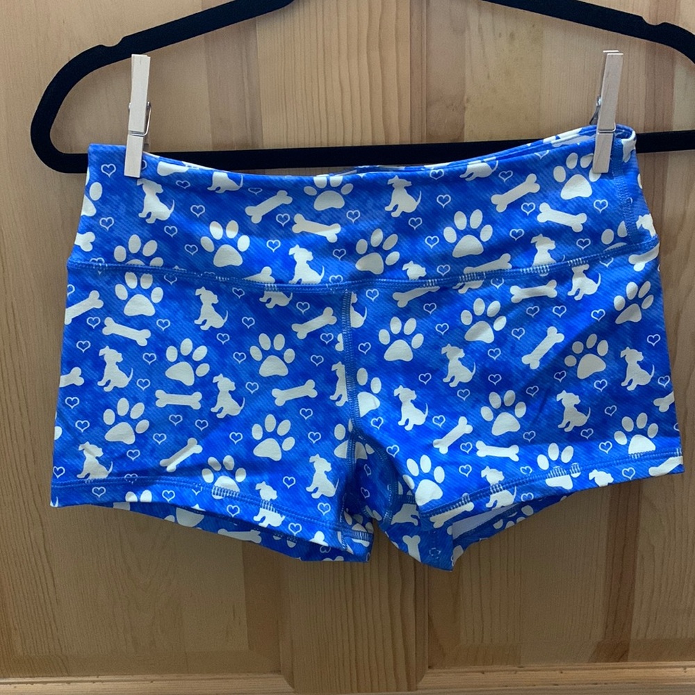 NWOT. Savage Barbell Booty Shorts. Medium.